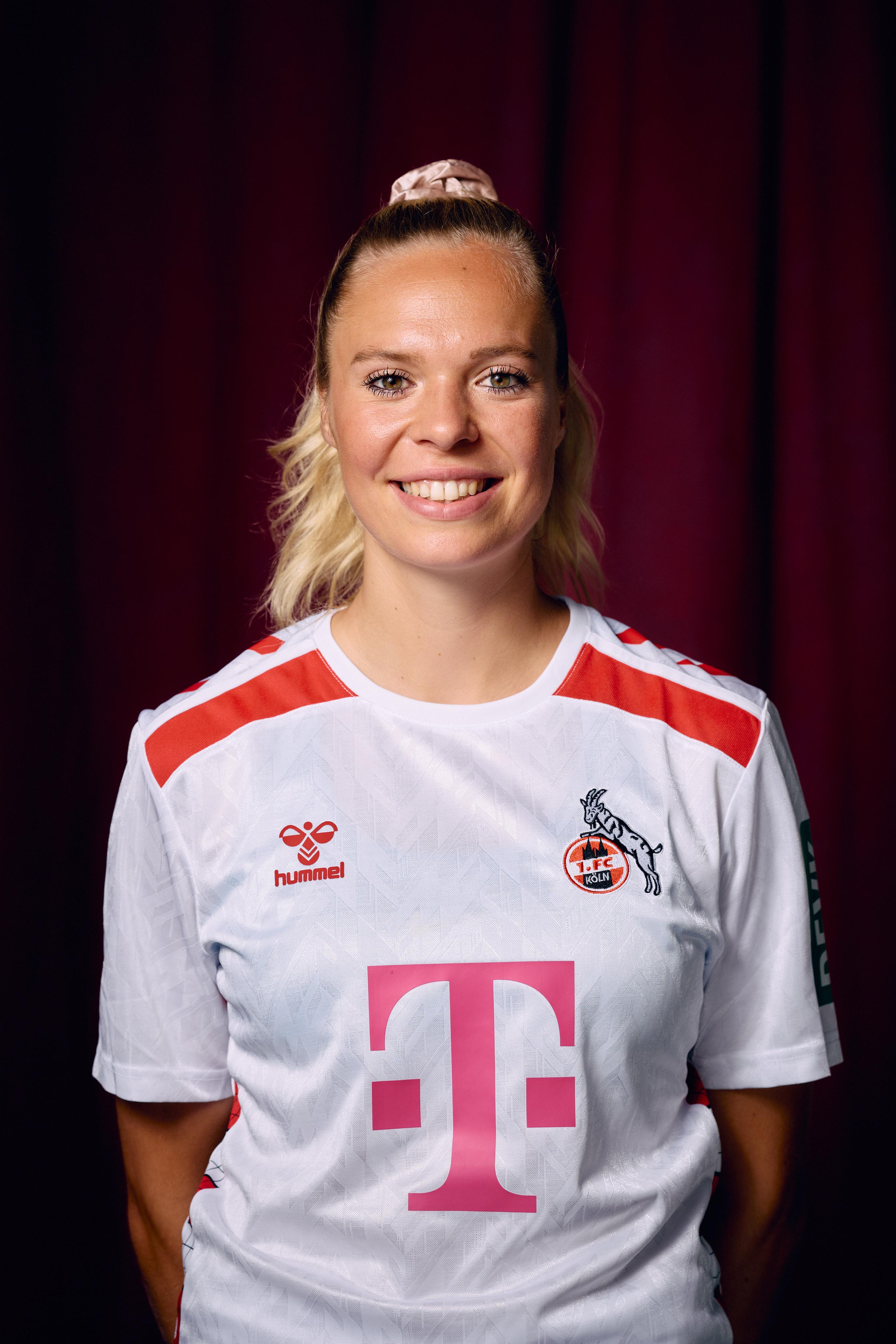 28 Janina Hechler 1FCKoelnFrauen 2657