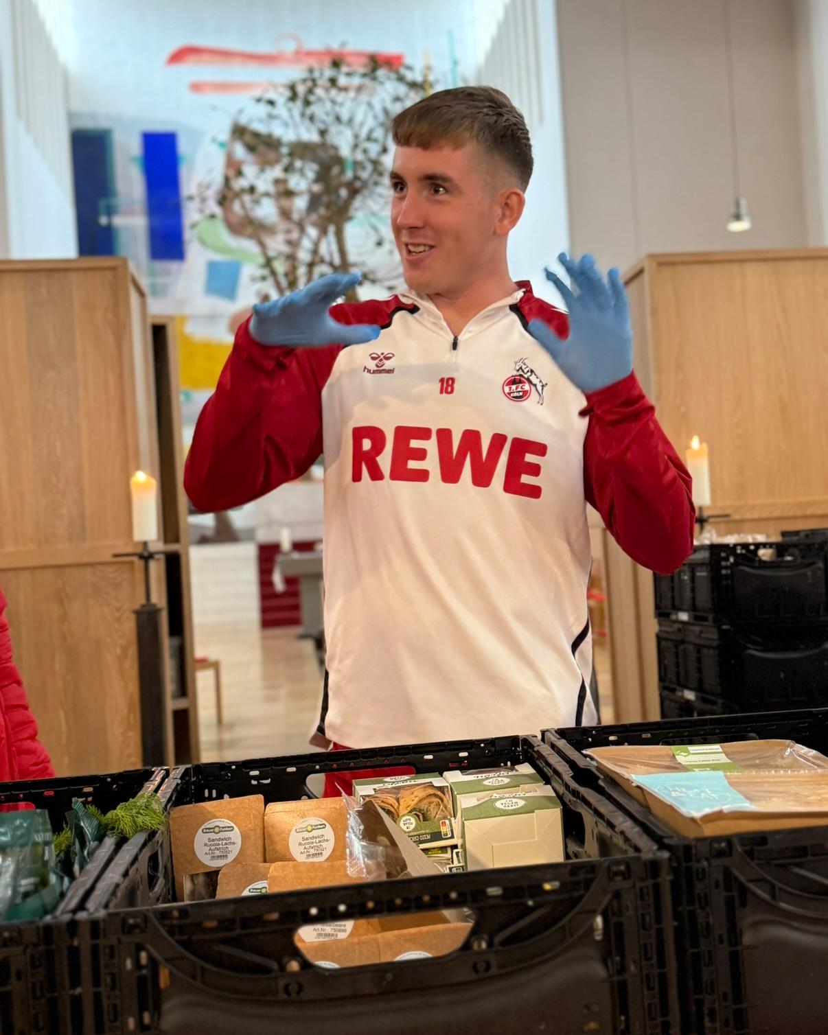 20250925 Johannesson_Essensausgabe2.jpg