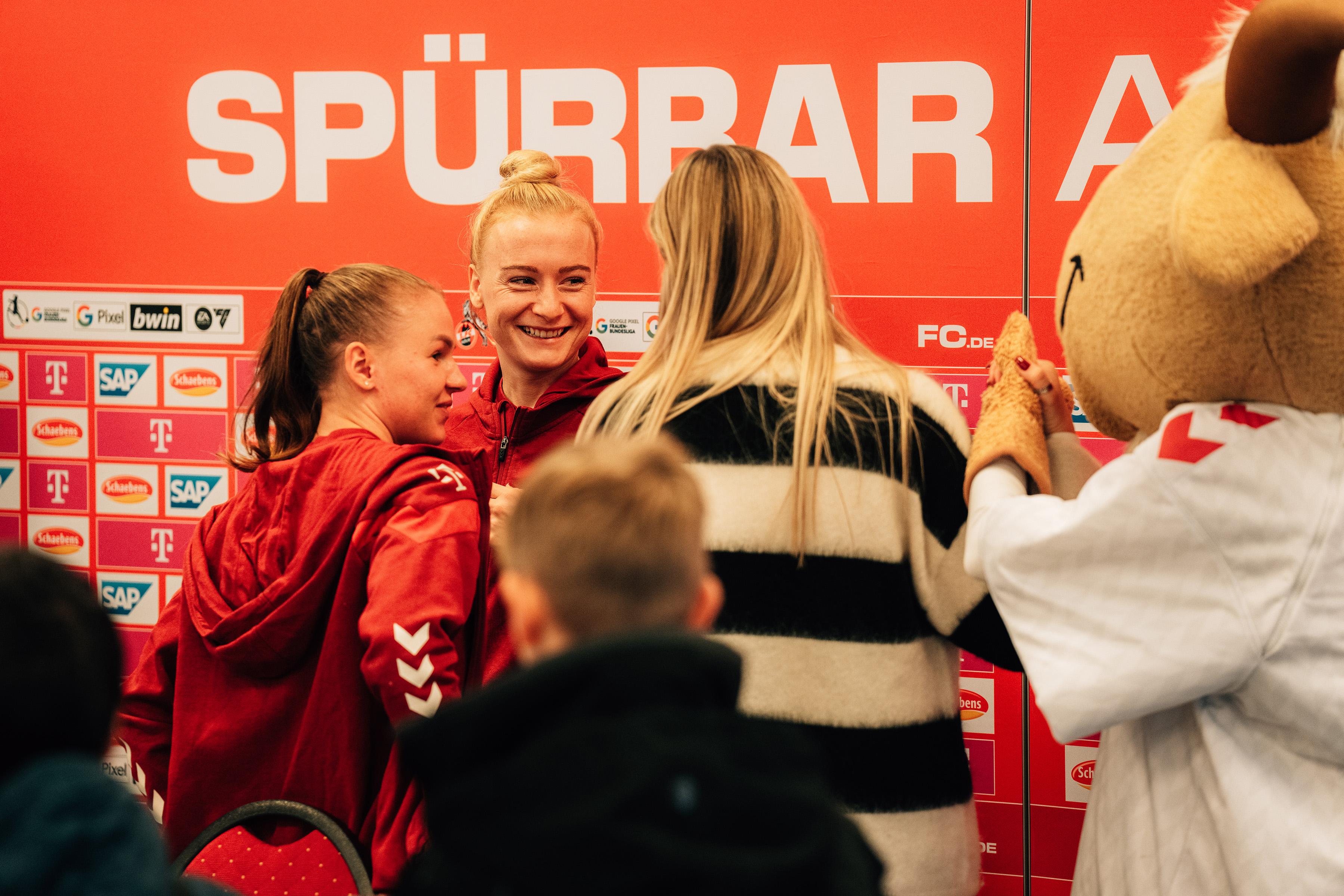 frauen_vorlesen_aok_20231117_frauen_vorlesen-klein0.jpg
