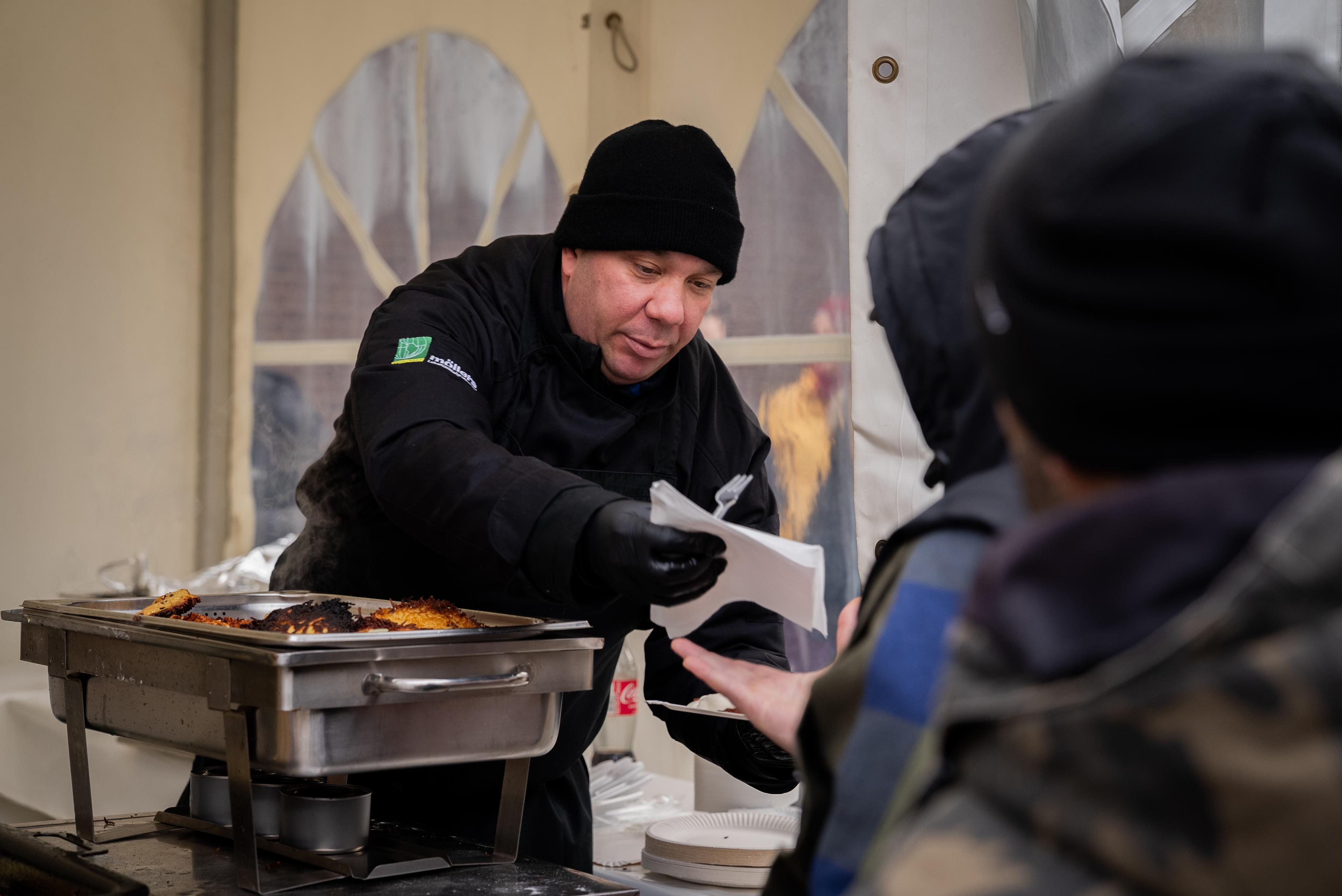 essensausgabe_stiftung_240110_stiftung-5_jpg_0.jpg