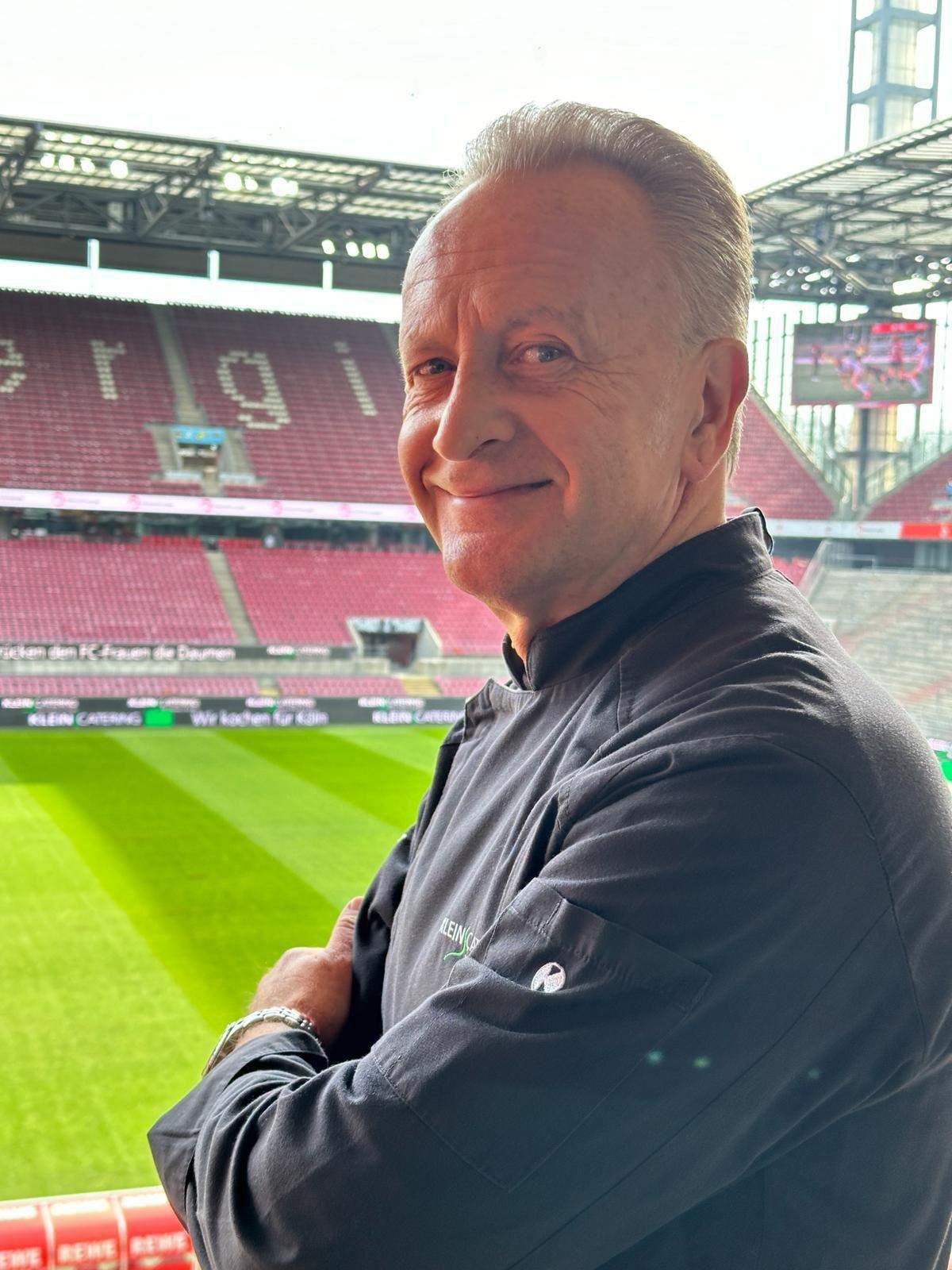 Willi Klein im Stadion.jpg