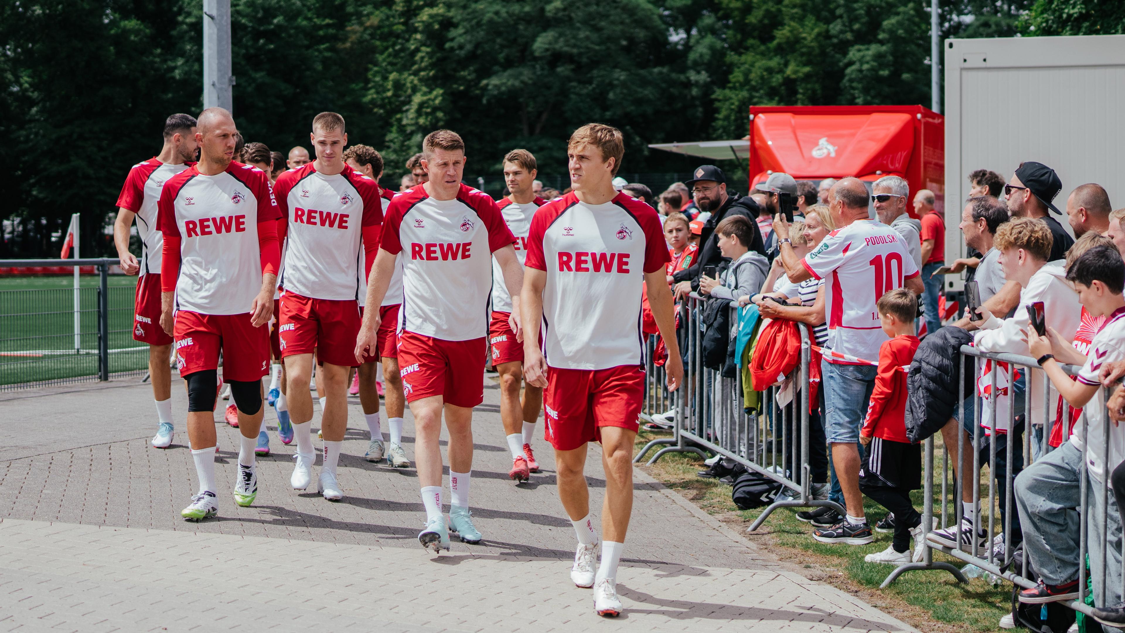 Trainingsauftakt_Rewe_Gaffel.jpg