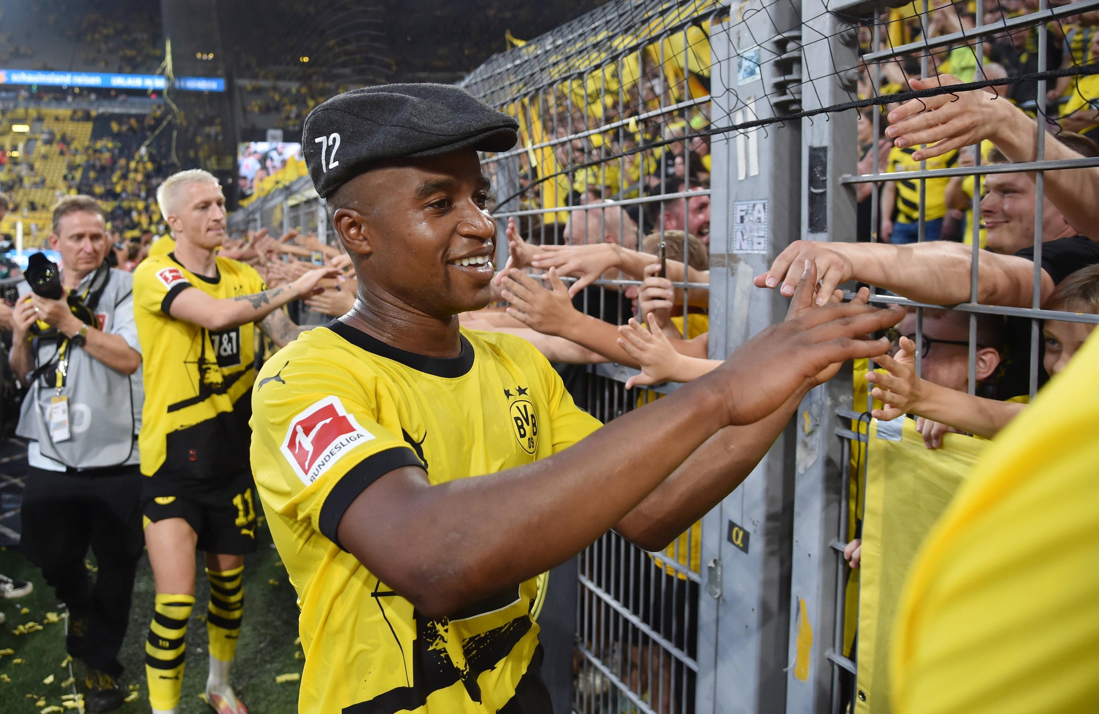 Moukoko mit Baumgartmütze.jpg