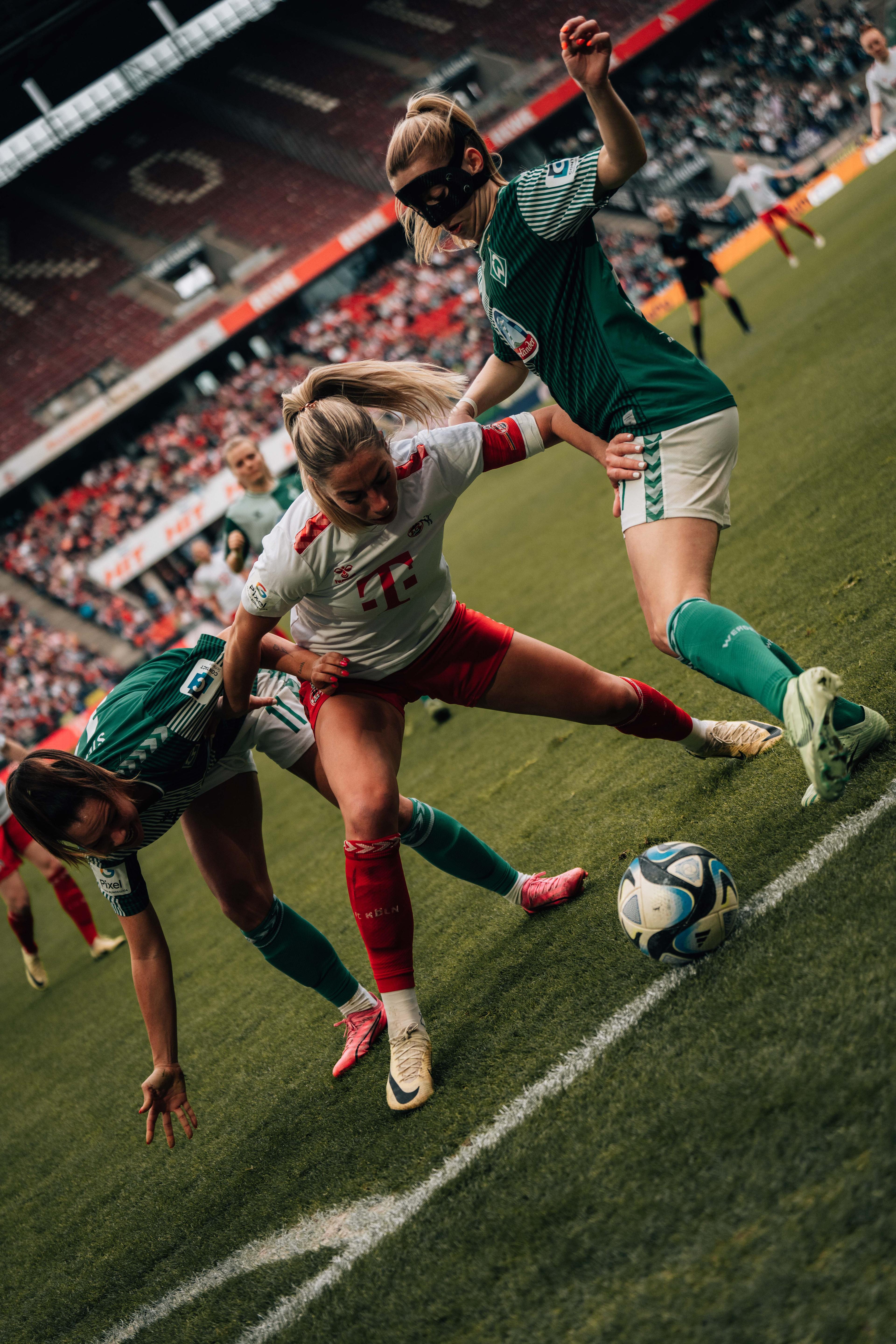 frauen_bundesliga_2023-2024_-_md15_-_1__fc_koln_w_vs_werder_bremen_w_240310_koesvw_-825_jpg_0.jpg