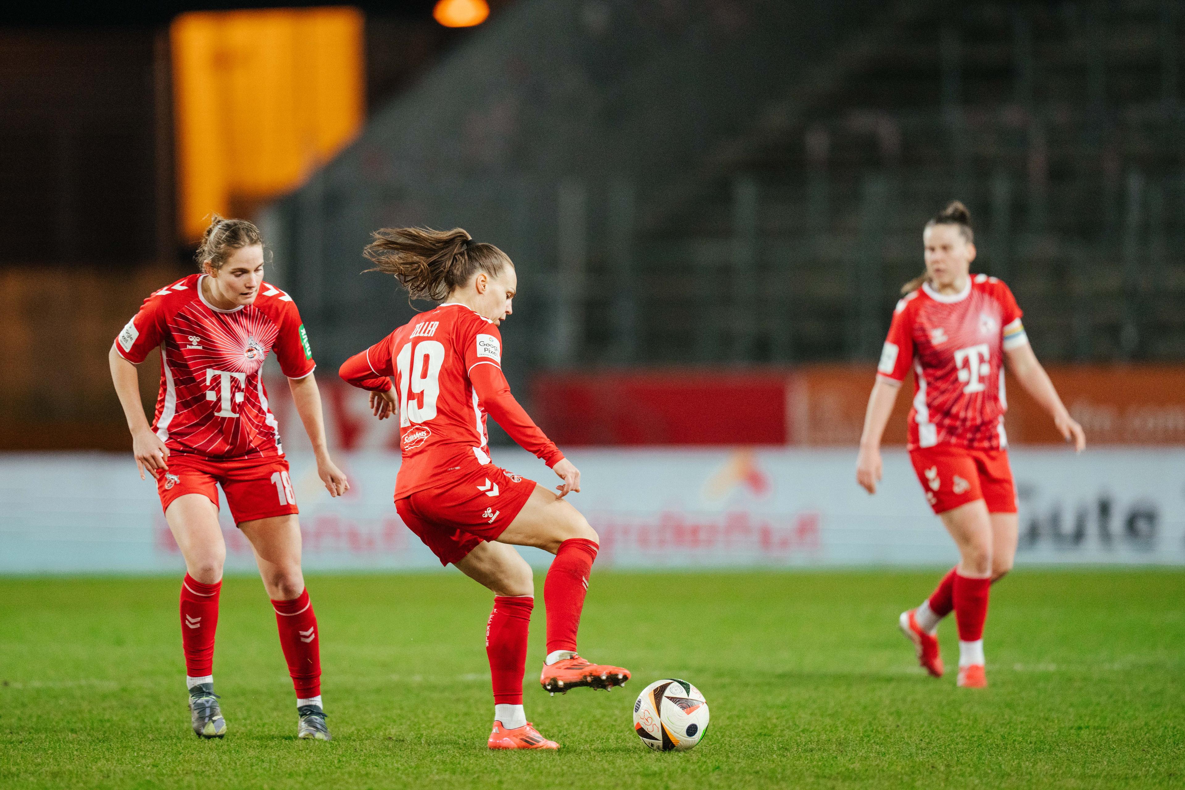 frauen_bundesliga_2024-2025_-_md13_-_sgs_essen_w_vs_1__fc_koln_w_250211_sgskoe-389.jpg