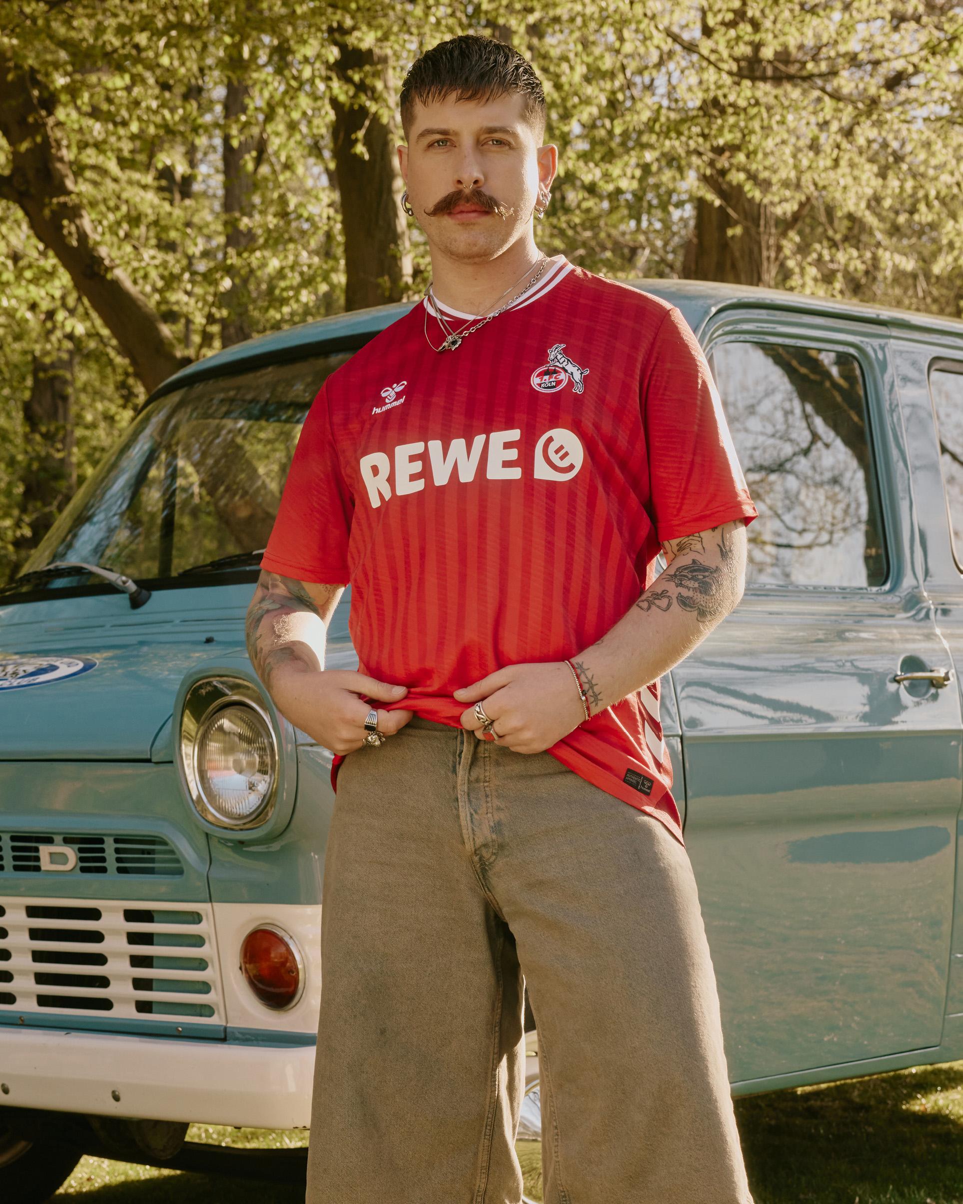 Away Koln Web8 Hero block 925x1228 Kopie.jpg