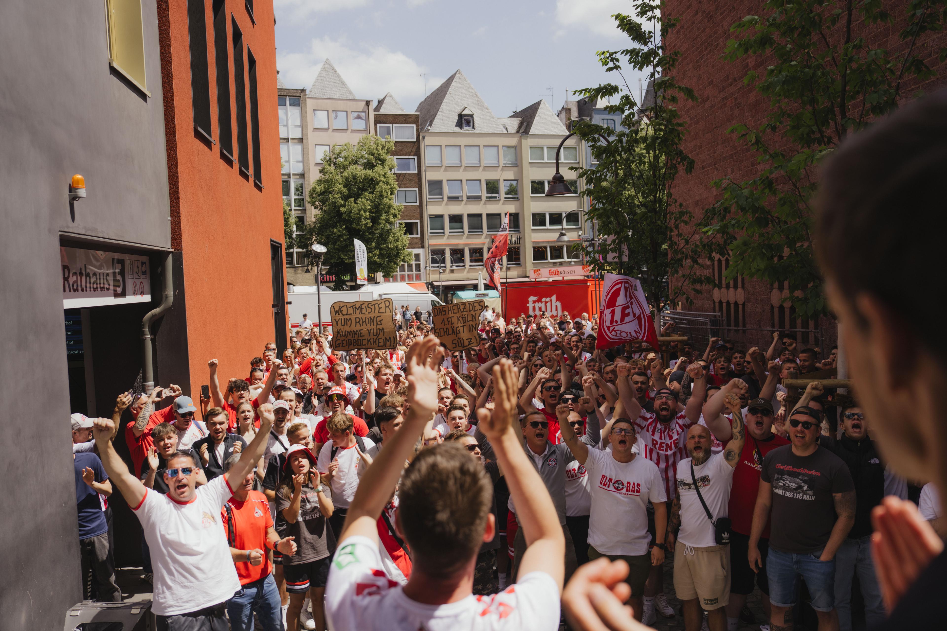 250703_Demo-am-Rathaus-102.jpg