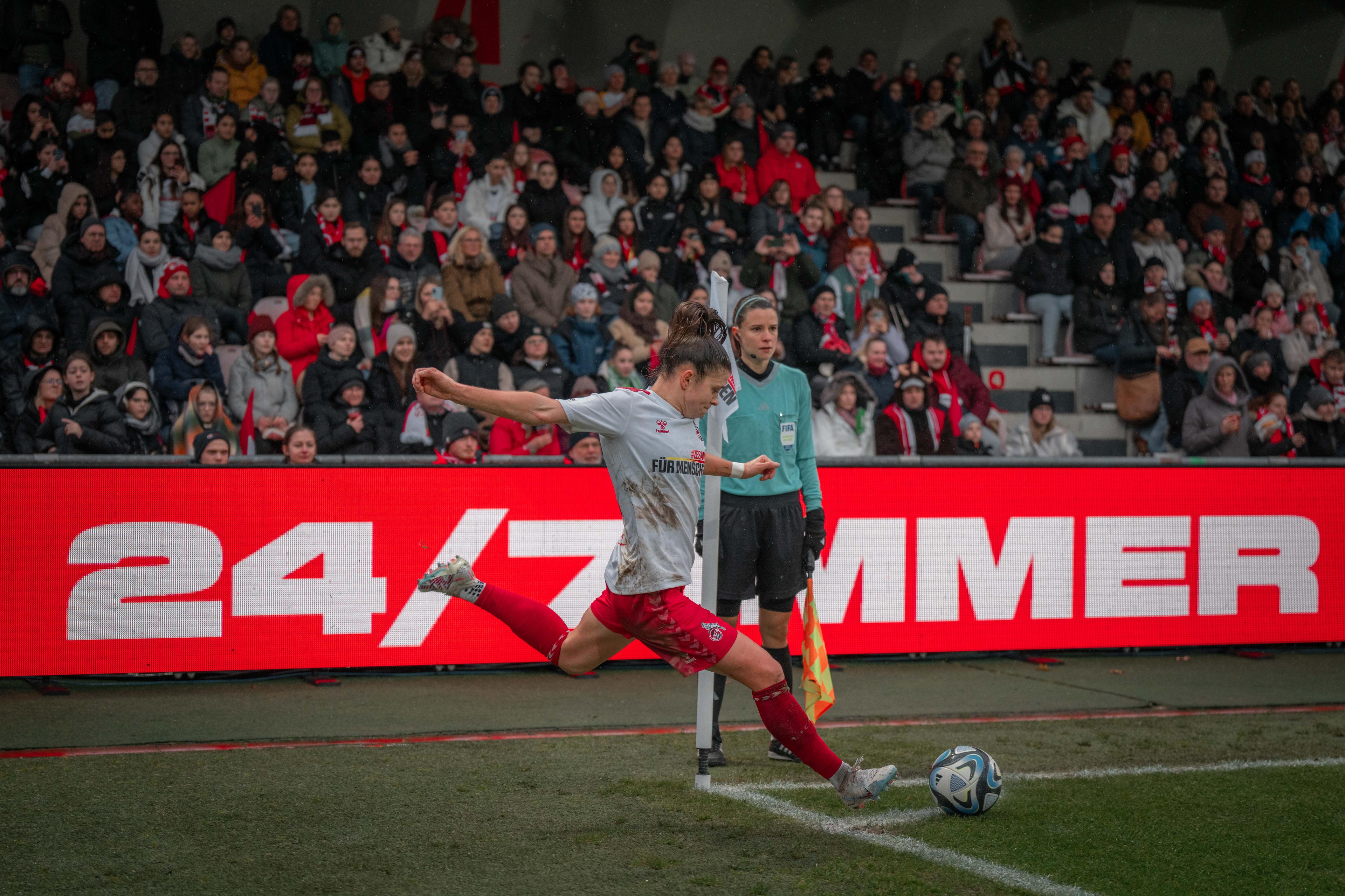 frauen_bundesliga_2023-2024_-_d9_-_fc_koln_w_vs_vfl_wolfsburg_w_231209_koewob-304_jpg_0.jpg