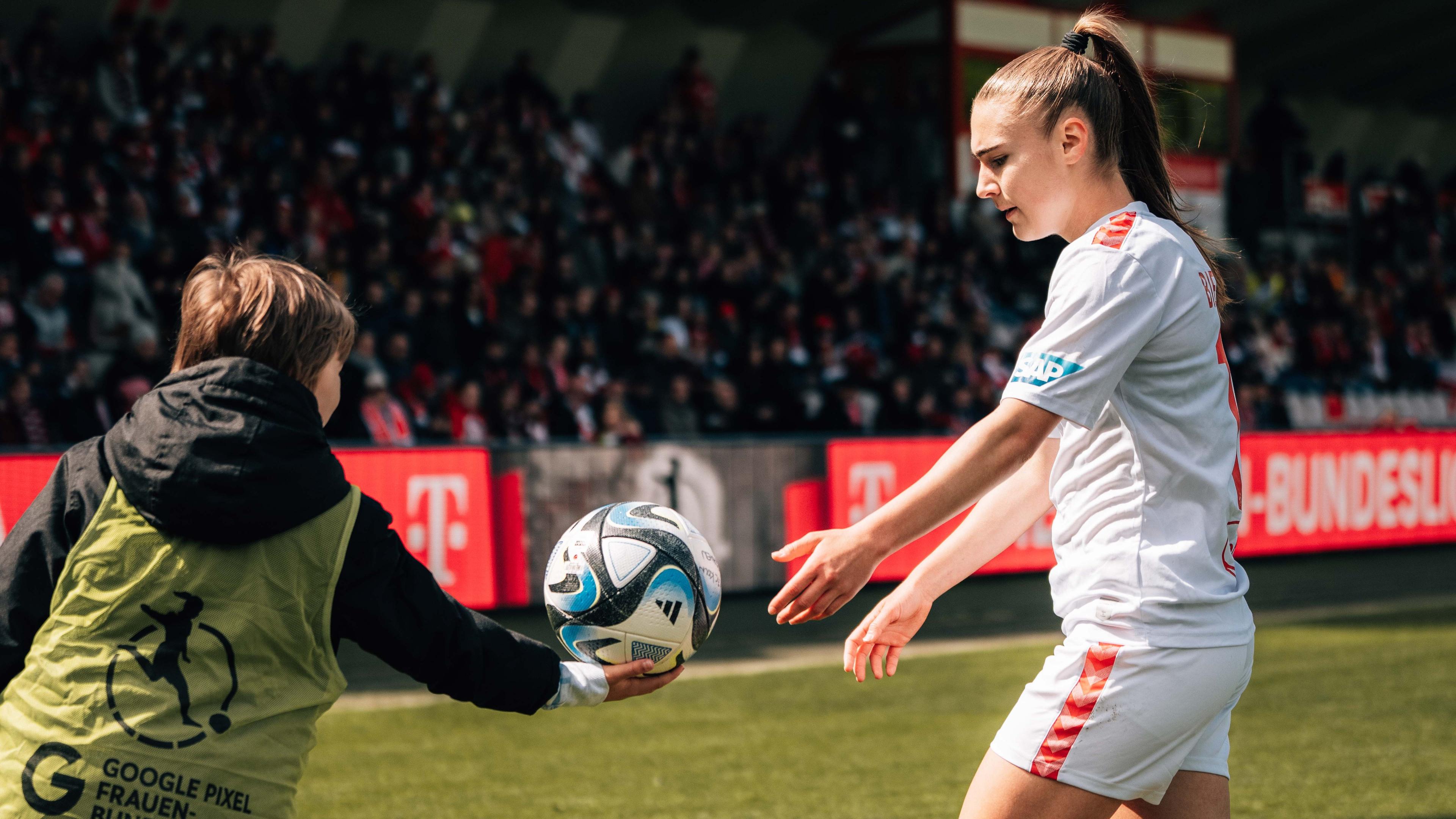 Ballkind Frauen.jpg